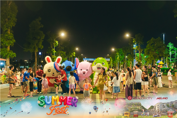 Hơn 5.000 lượt du khách đổ về phố đi bộ Heragon City trong đêm khai mạc