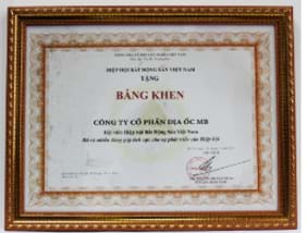 Bằng khen ghi danh Tổng Công ty MBLAND